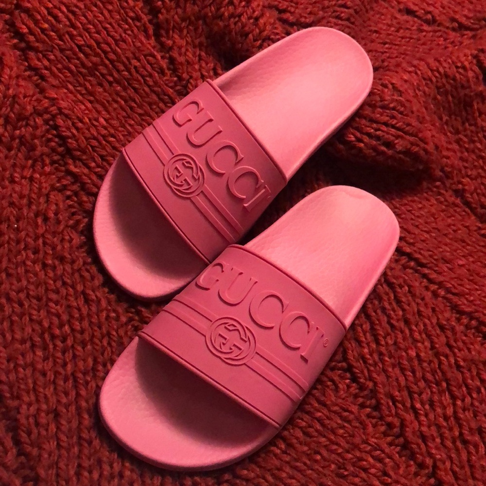Gucci fuchsia Slide size 8 used good condition